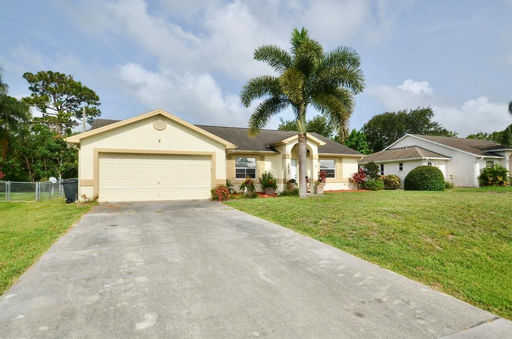 Photo of 6962 NW Hartney Way, Port Saint Lucie, FL 34983 (MLS # R10802245)