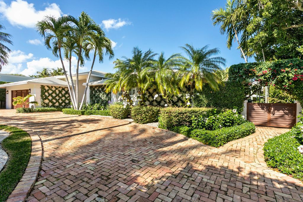 Photo of 265 Sandpiper Drive, Palm Beach, FL 33480 (MLS # B26023008)