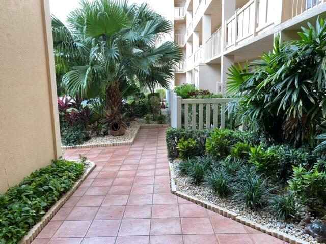 7076 Huntington Lane 805