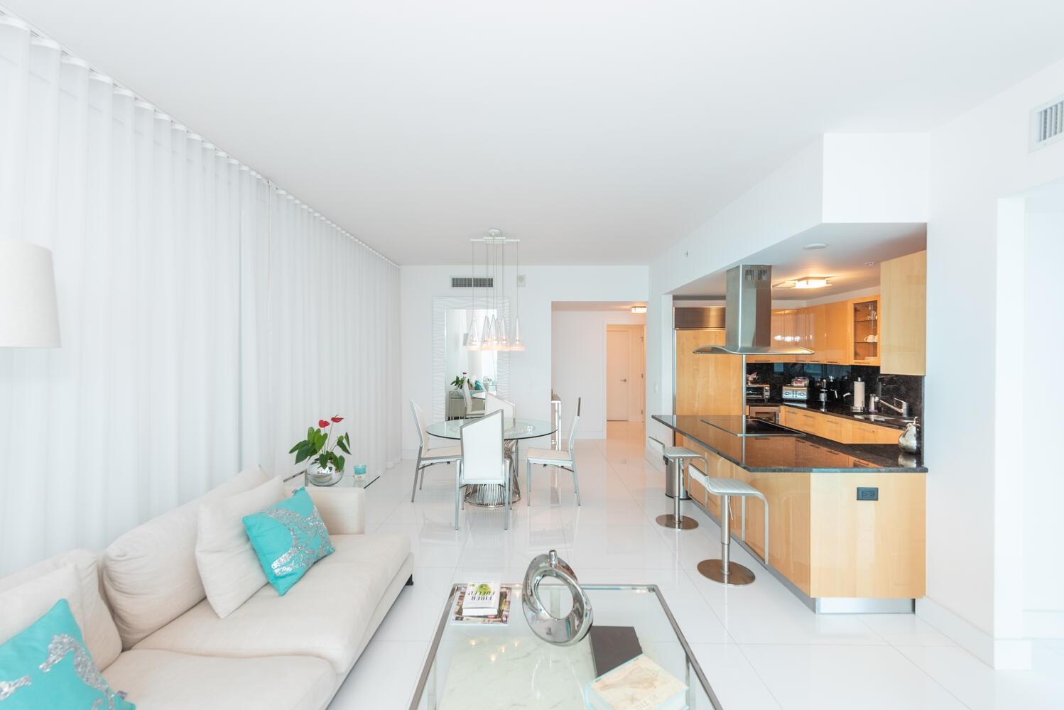6899 Collins Ave 908