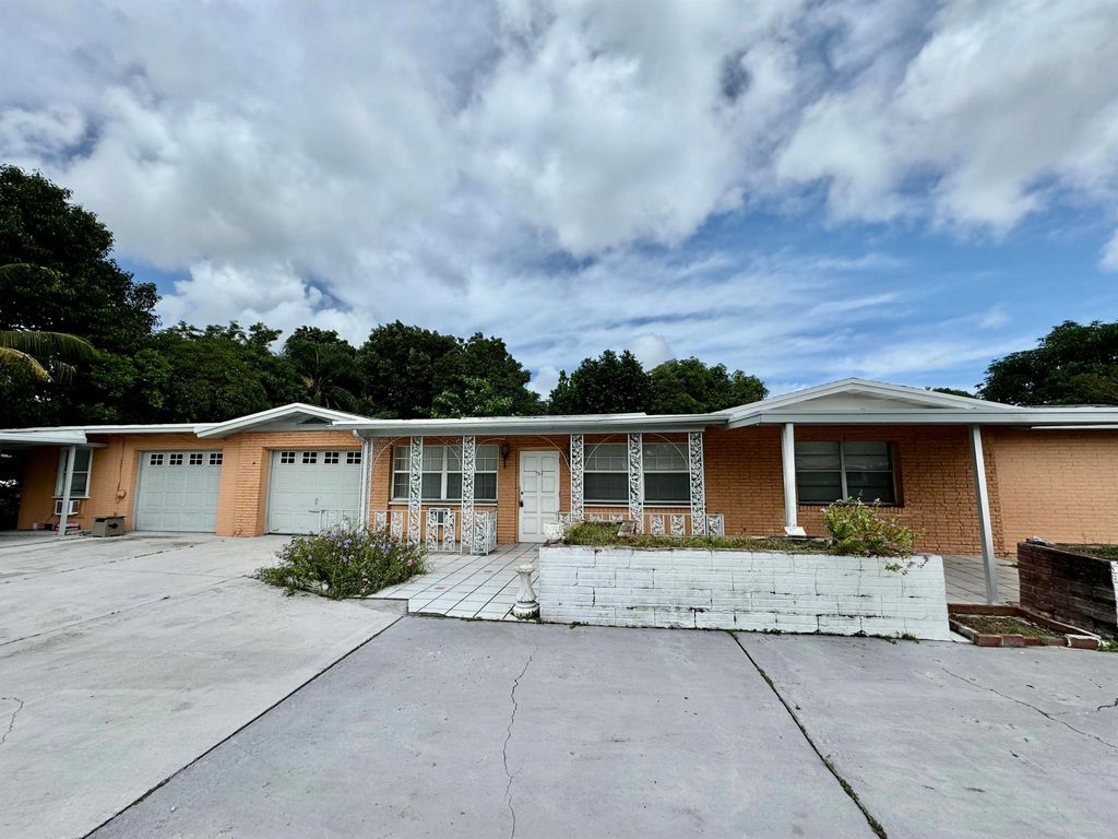 Photo of 753 E Prima Vista Boulevard, Port Saint Lucie, FL 34952 (MLS # R11018015)