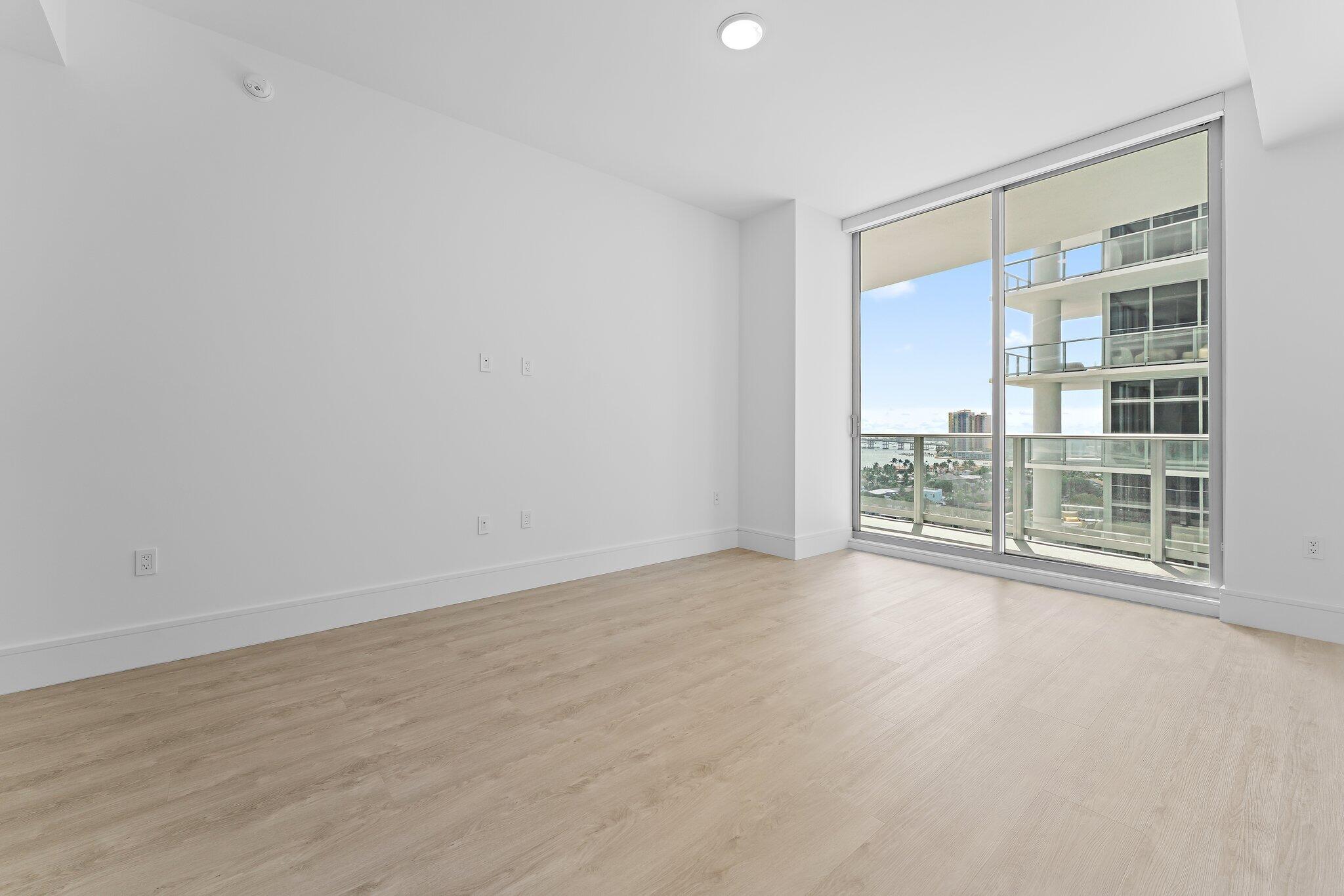 NAUTILUS 220 CONDO - Residential