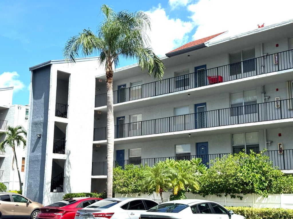 Photo of 14701 Cumberland Drive, Delray Beach, FL 33446 (MLS # B26072181)