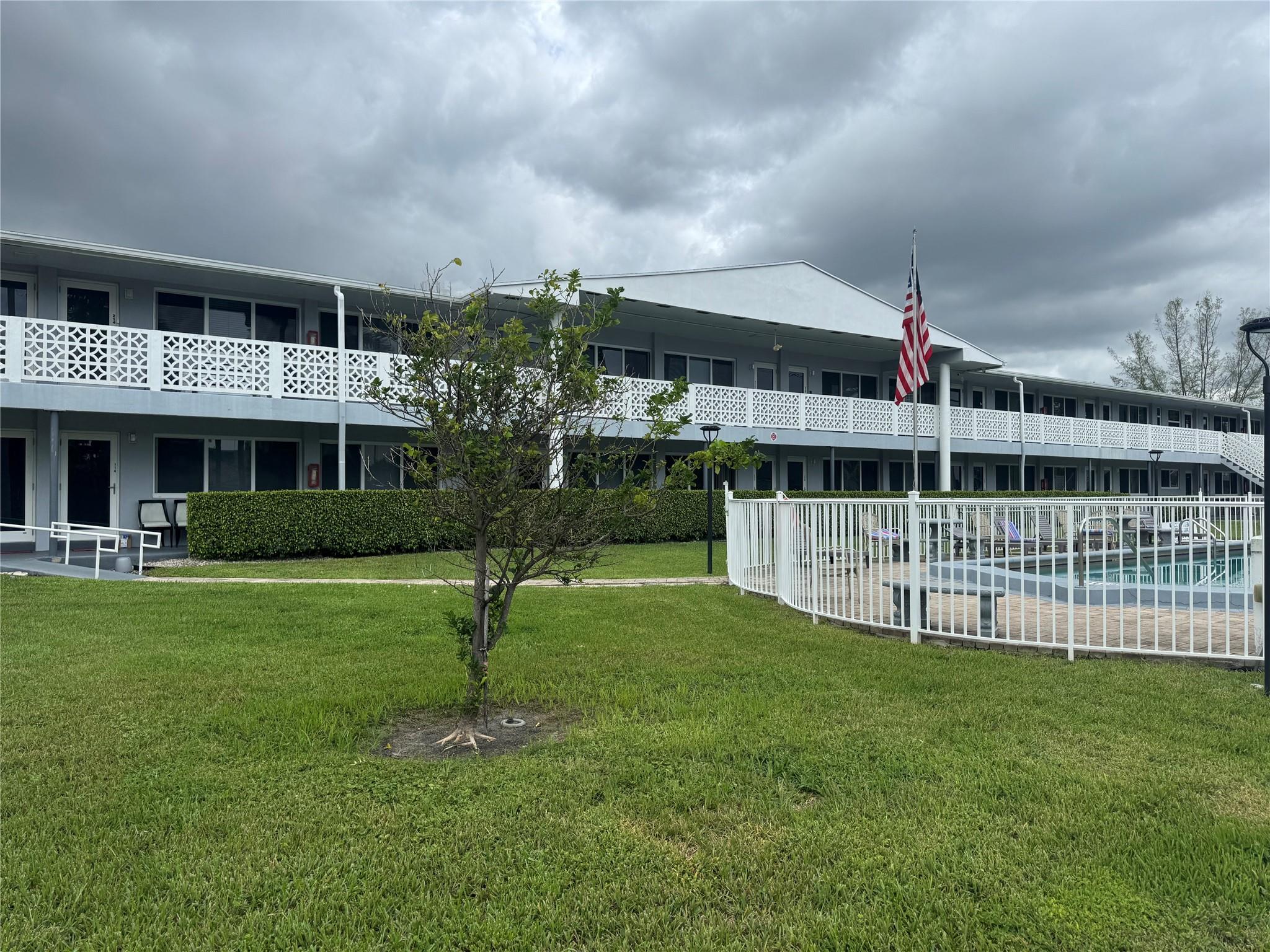 This spacious 1-bedroom, 1-bathroom unit is situated in the heart of Hallandale Beach, just minutes from everything you need: supermarkets, beaches, banks, cafes, restaurants, and more.
Features include:impact windows for added safety and energy efficiency Bright and airy living space in a tranquil community, Assigned parking space, On-site washer and dryer Unfurnished and ready for immediate move-in. Easy to show!