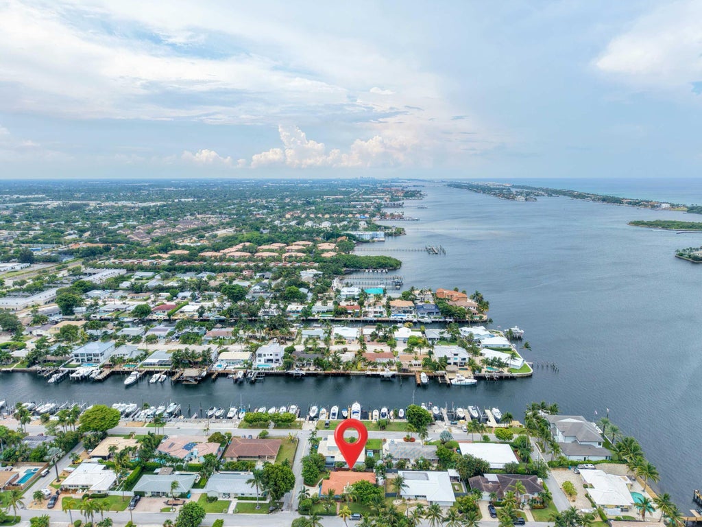 Photo of 815 South Road, Boynton Beach, FL 33435 (MLS # B26059044)