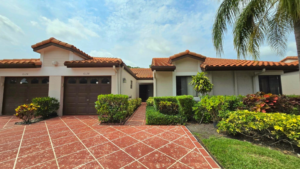Photo of 6128 Kings Gate Circle, Delray Beach, FL 33484 (MLS # R10990534)