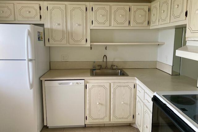 BOCA TEECA CONDO 4 - Residential