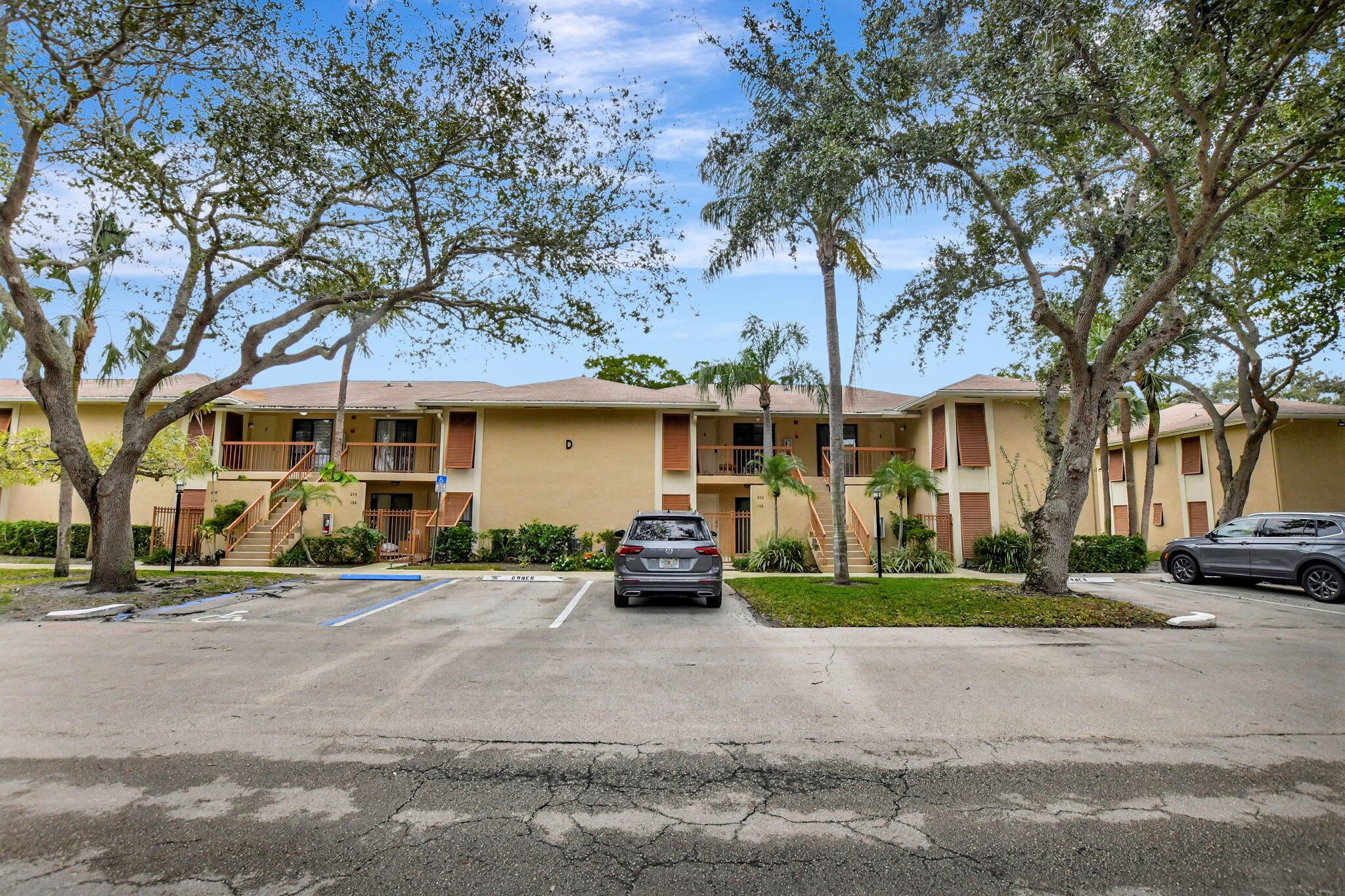 3939 NE 5th Avenue D201