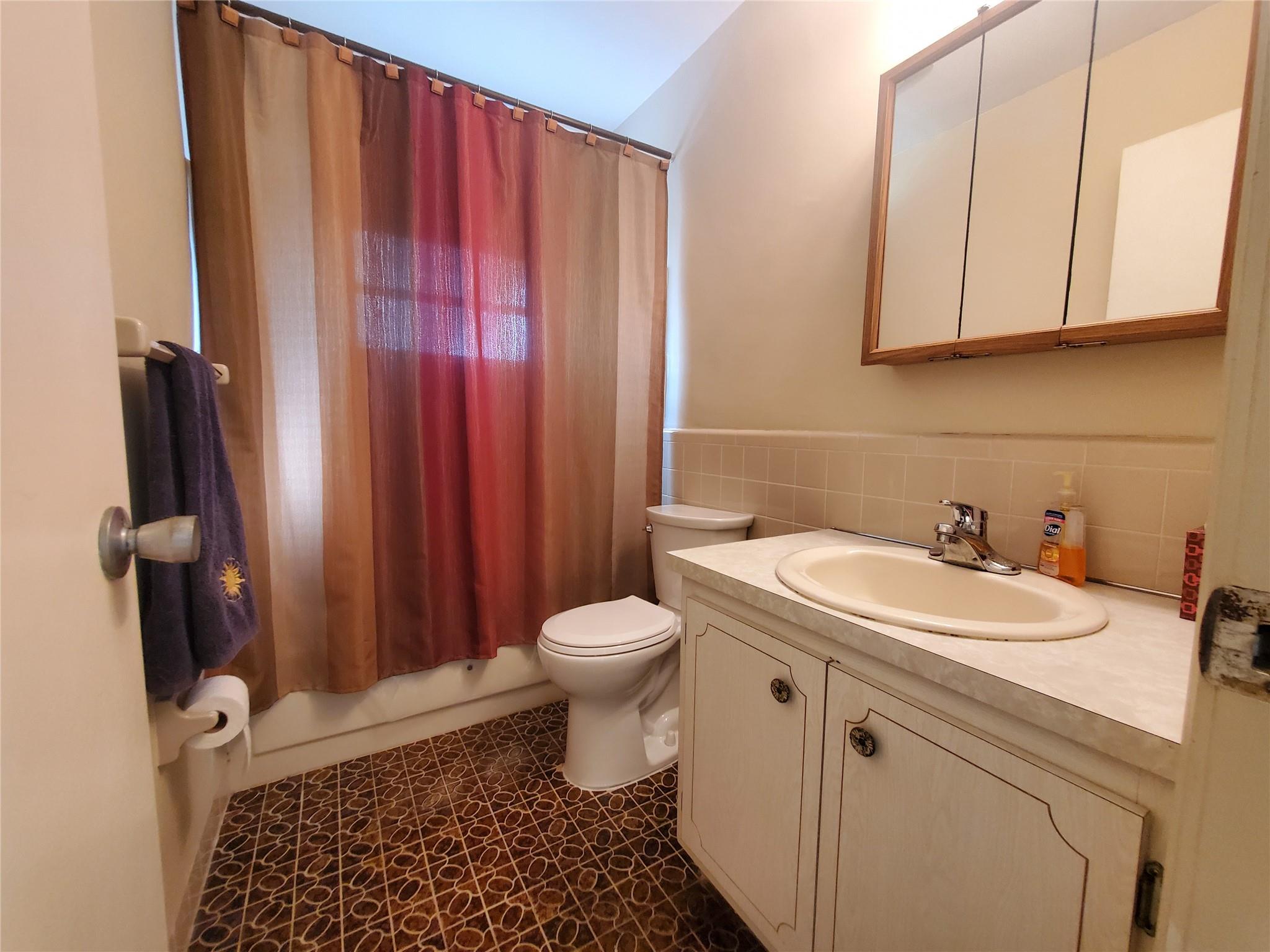 Westwood Commy 4 77-45 B - Residential