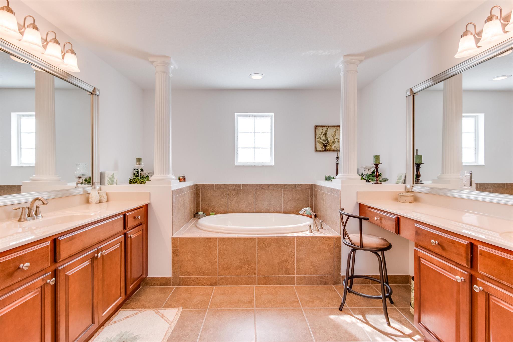 OAKMONT ESTATES - Residential Lease