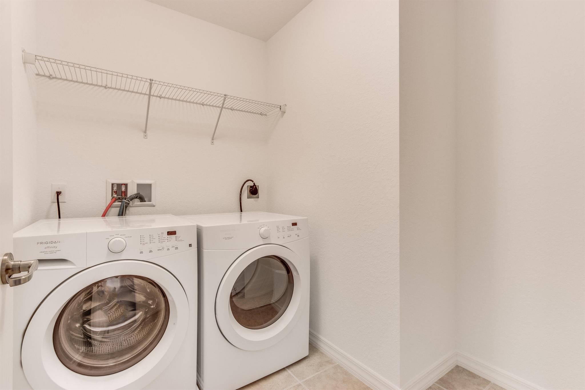 OAKMONT ESTATES - Residential Lease