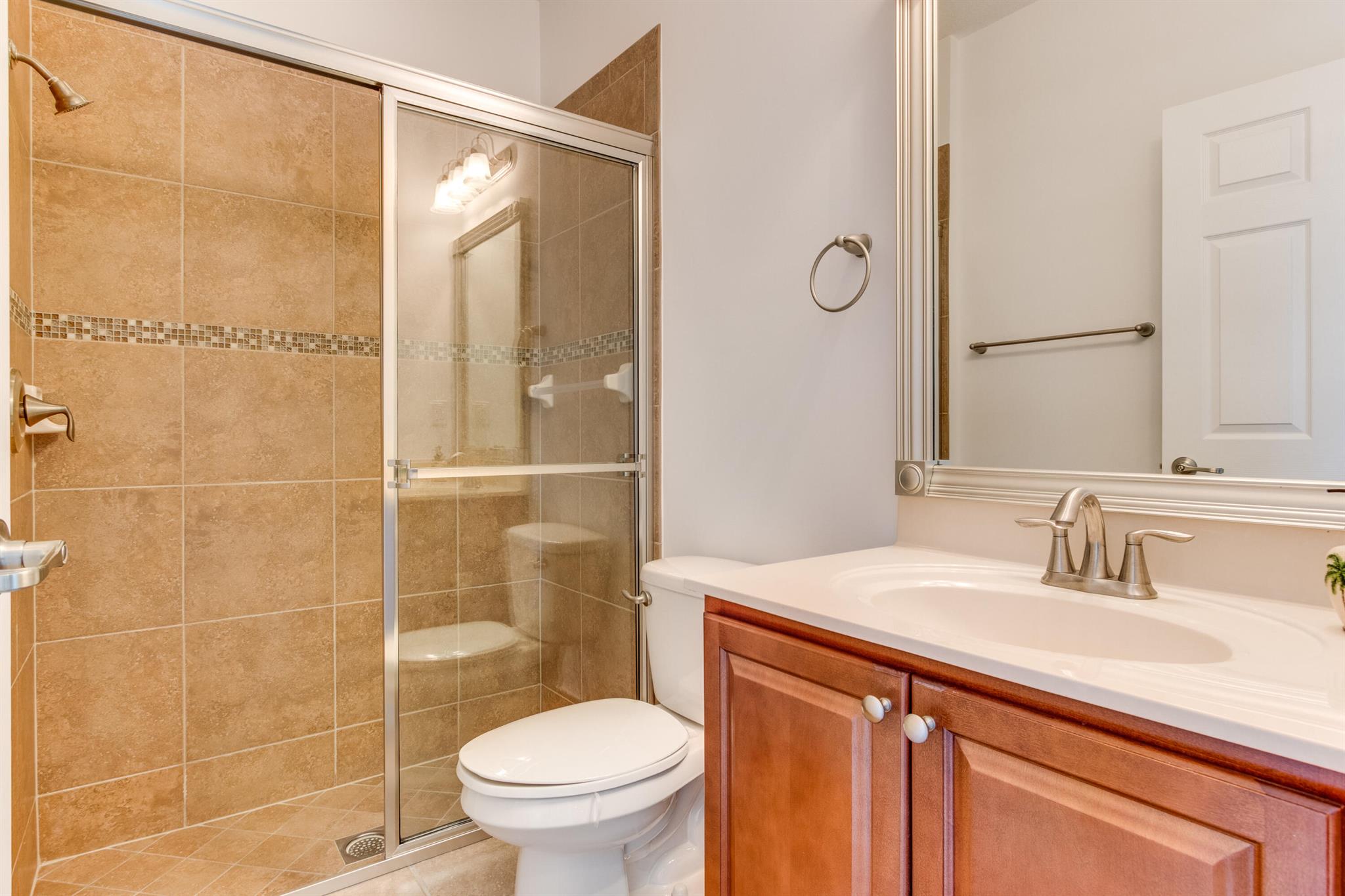 OAKMONT ESTATES - Residential Lease