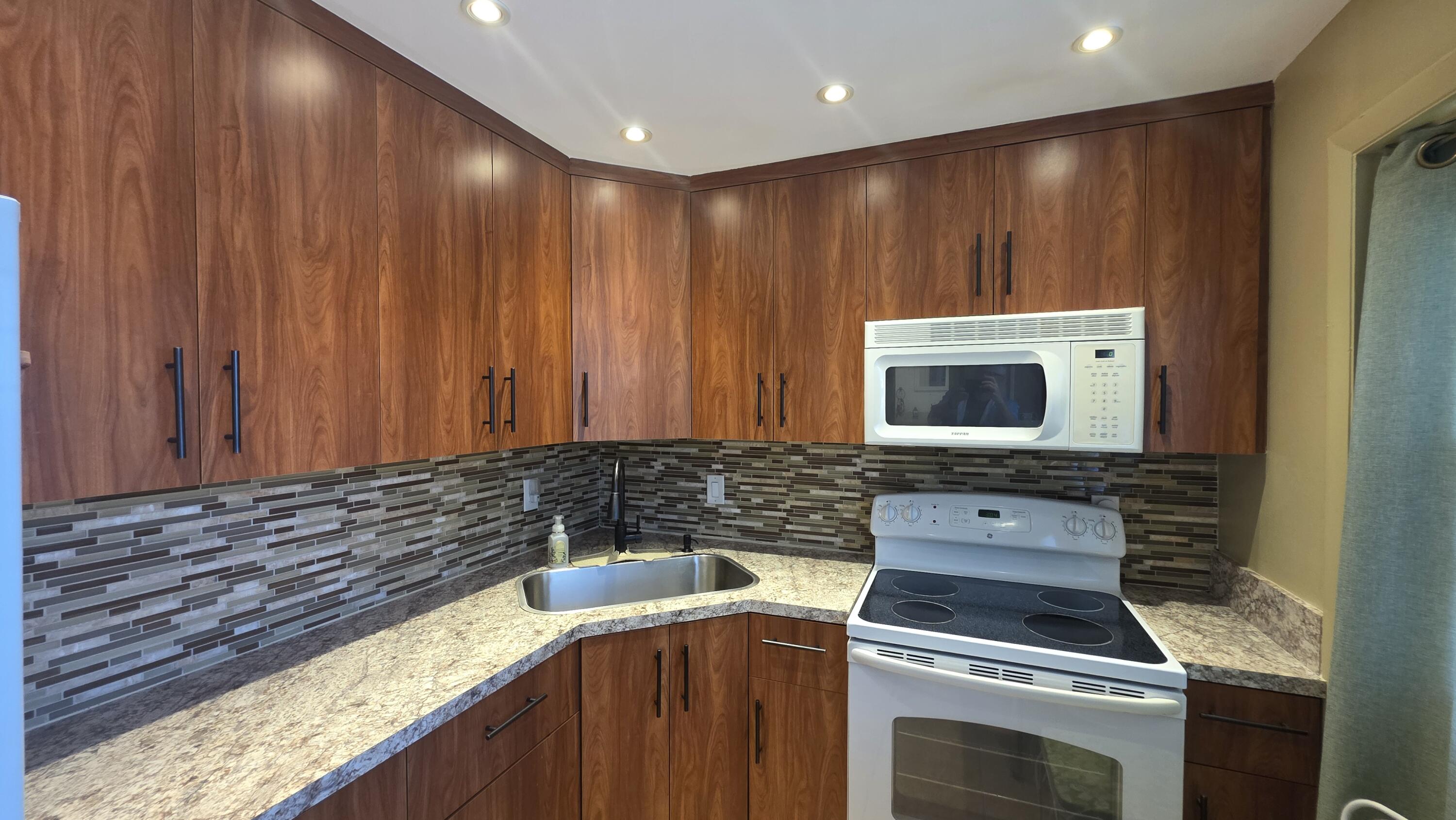 600 NE 2nd Street 108