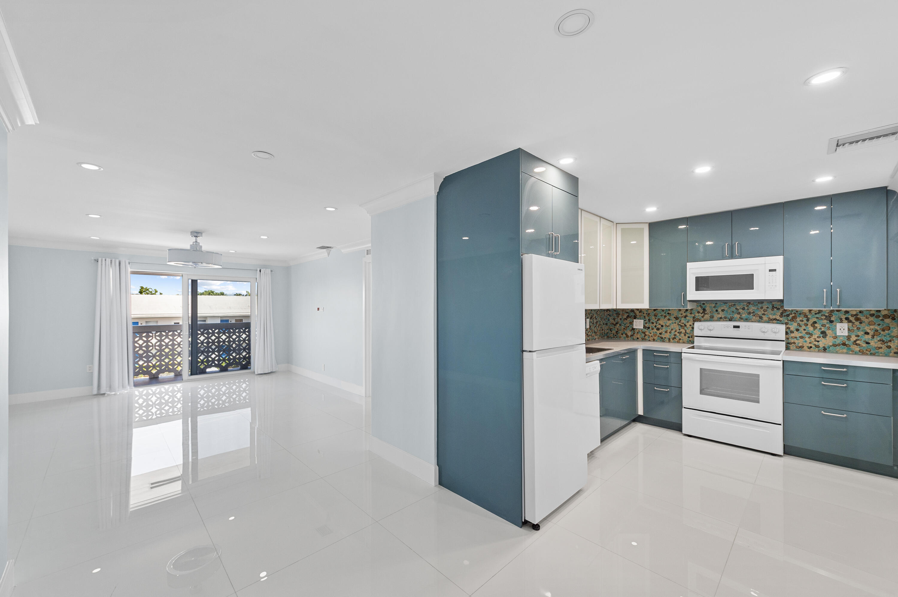 3220 Bayview Drive 302