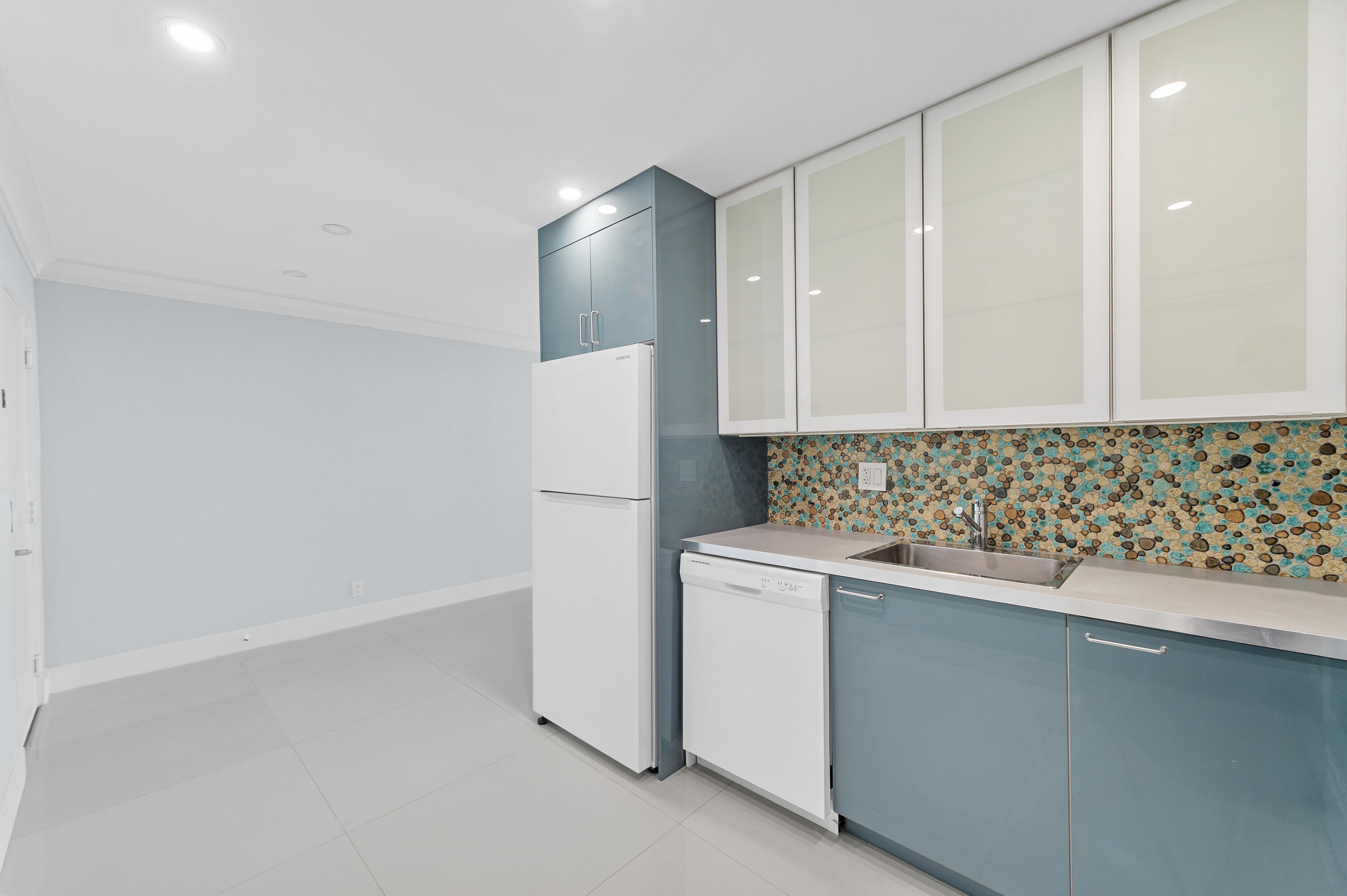 3220 Bayview Drive 302