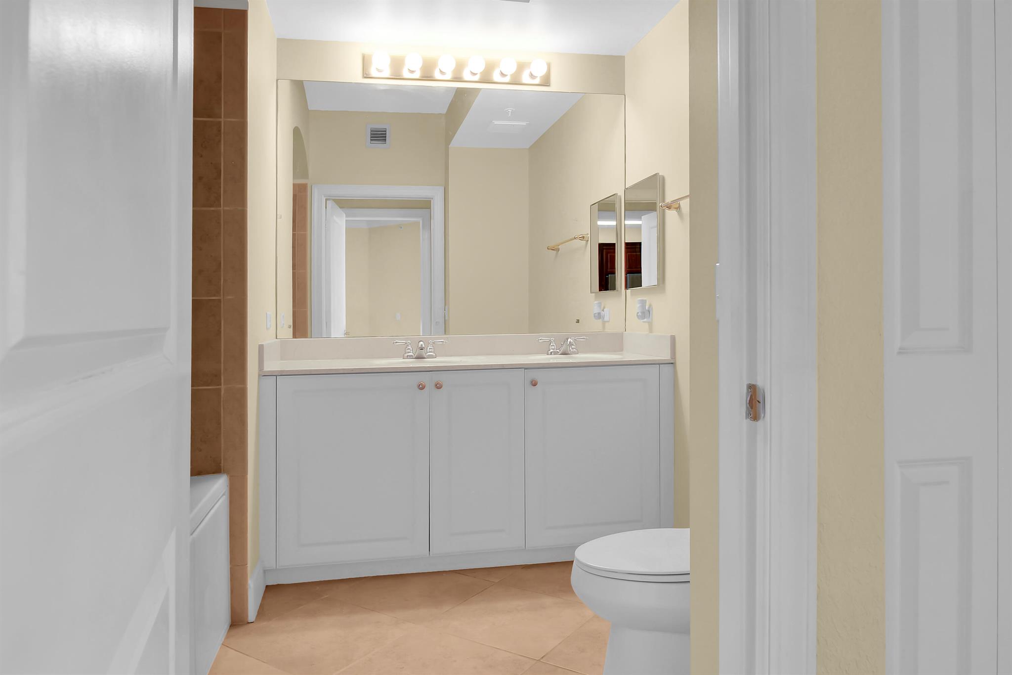 SAN RAPHAEL CONDO - Residential