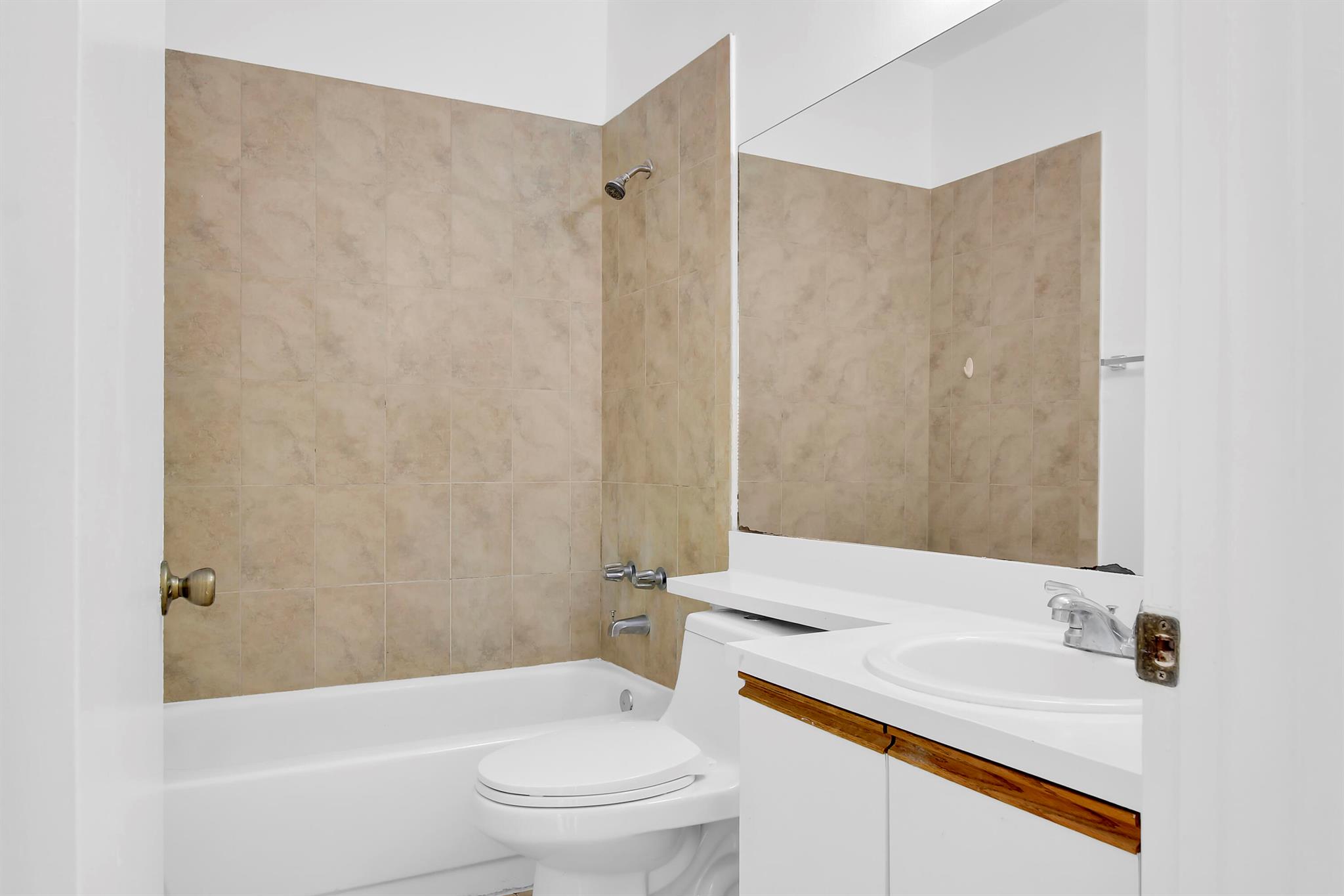 SAN RAPHAEL CONDO - Residential