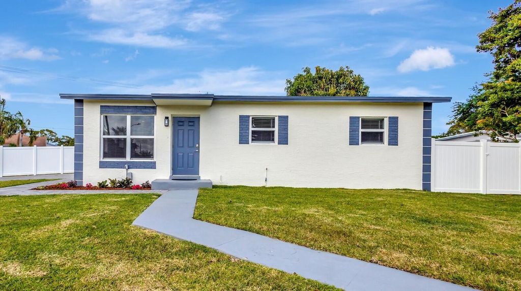 Photo of 1335 Lee Street, Delray Beach, FL 33444 (MLS # B26015293)