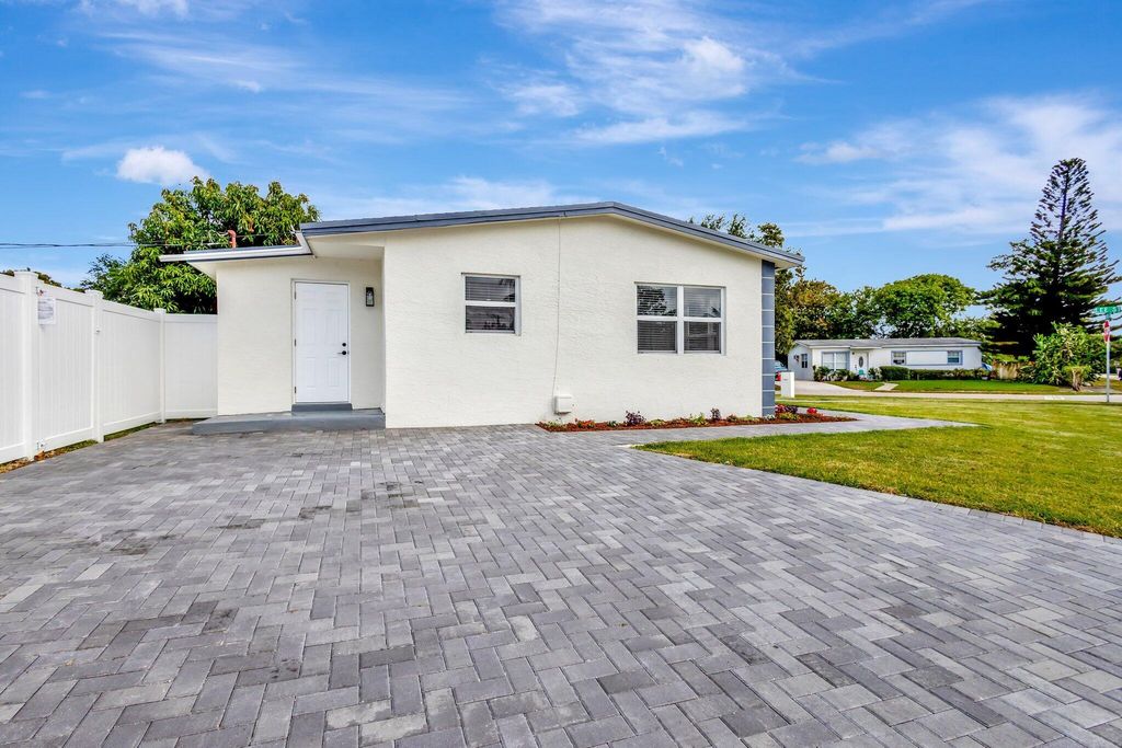 Photo of 1335 Lee Street, Delray Beach, FL 33444 (MLS # B26015293)