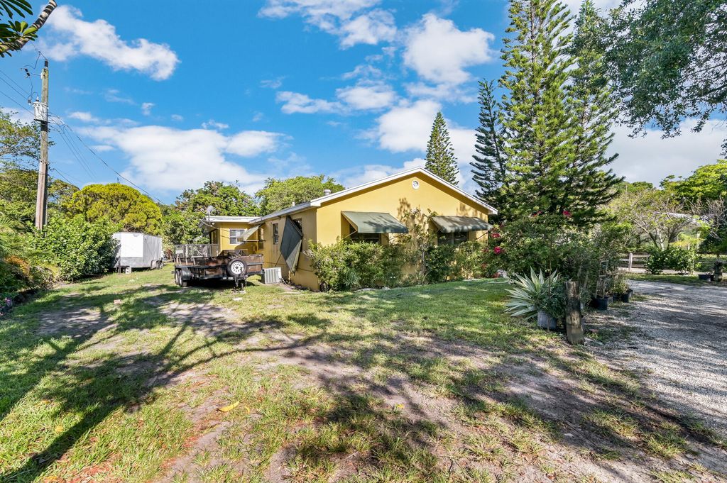 Photo of 3367 Gulfstream Road, Palm Springs, FL 33461 (MLS # R10793677)