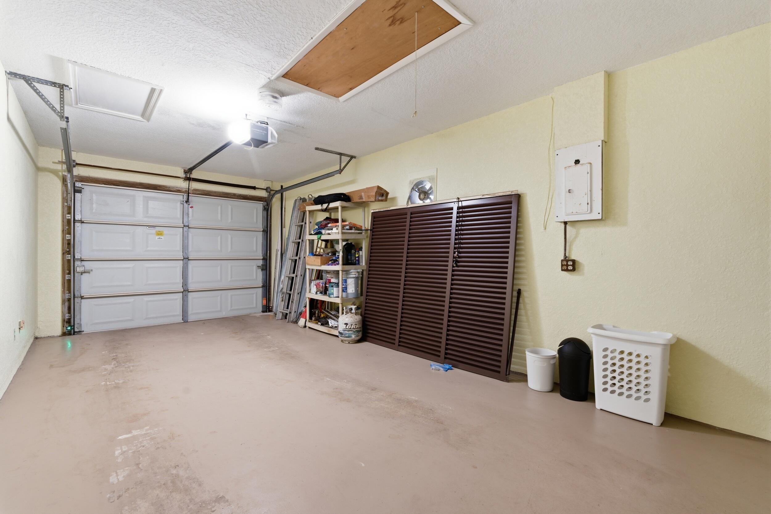 LAKE PARK MANOR - Residential Lease