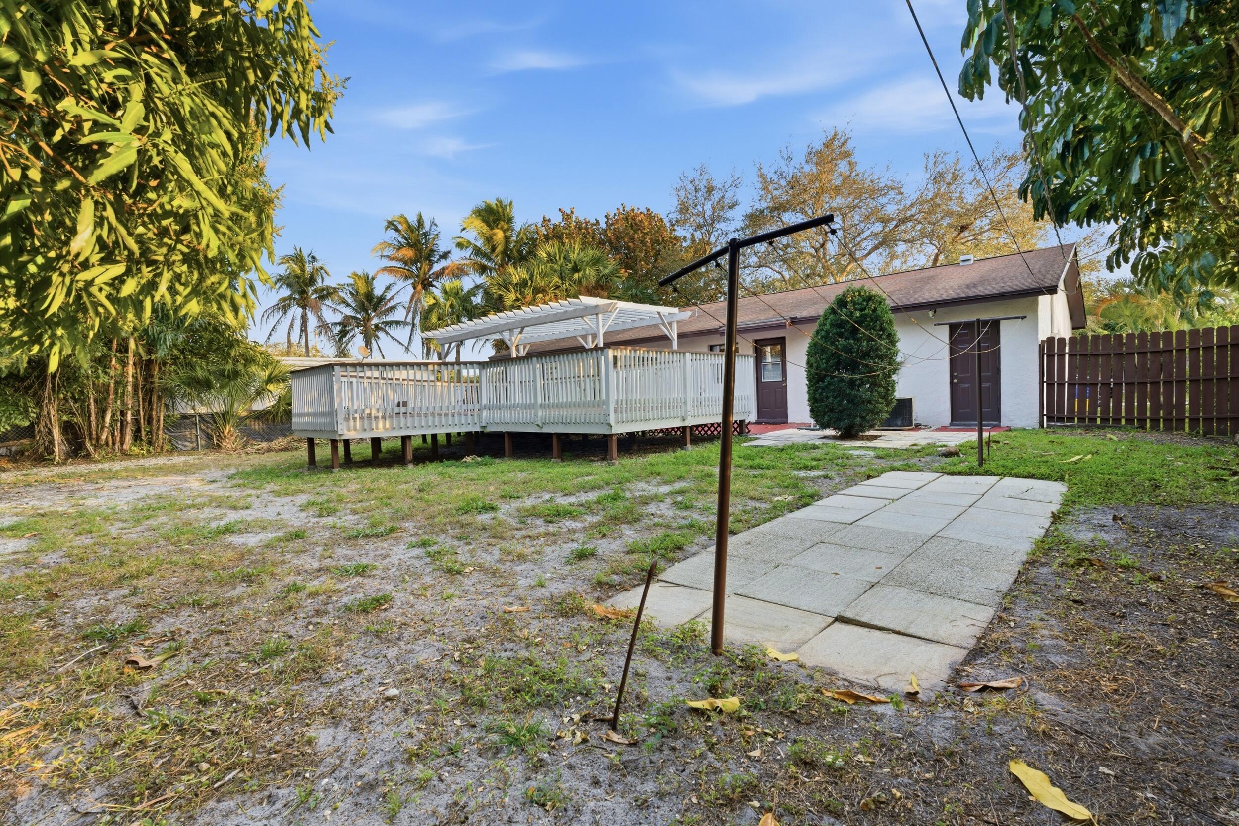 LAKE PARK MANOR - Residential Lease