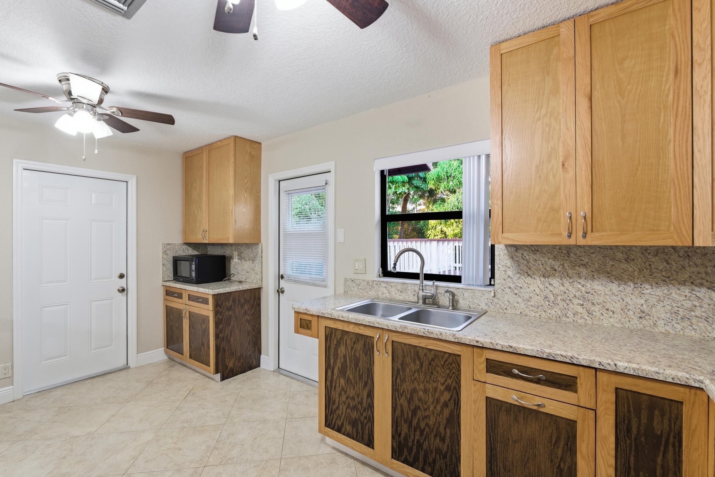 LAKE PARK MANOR - Residential Lease