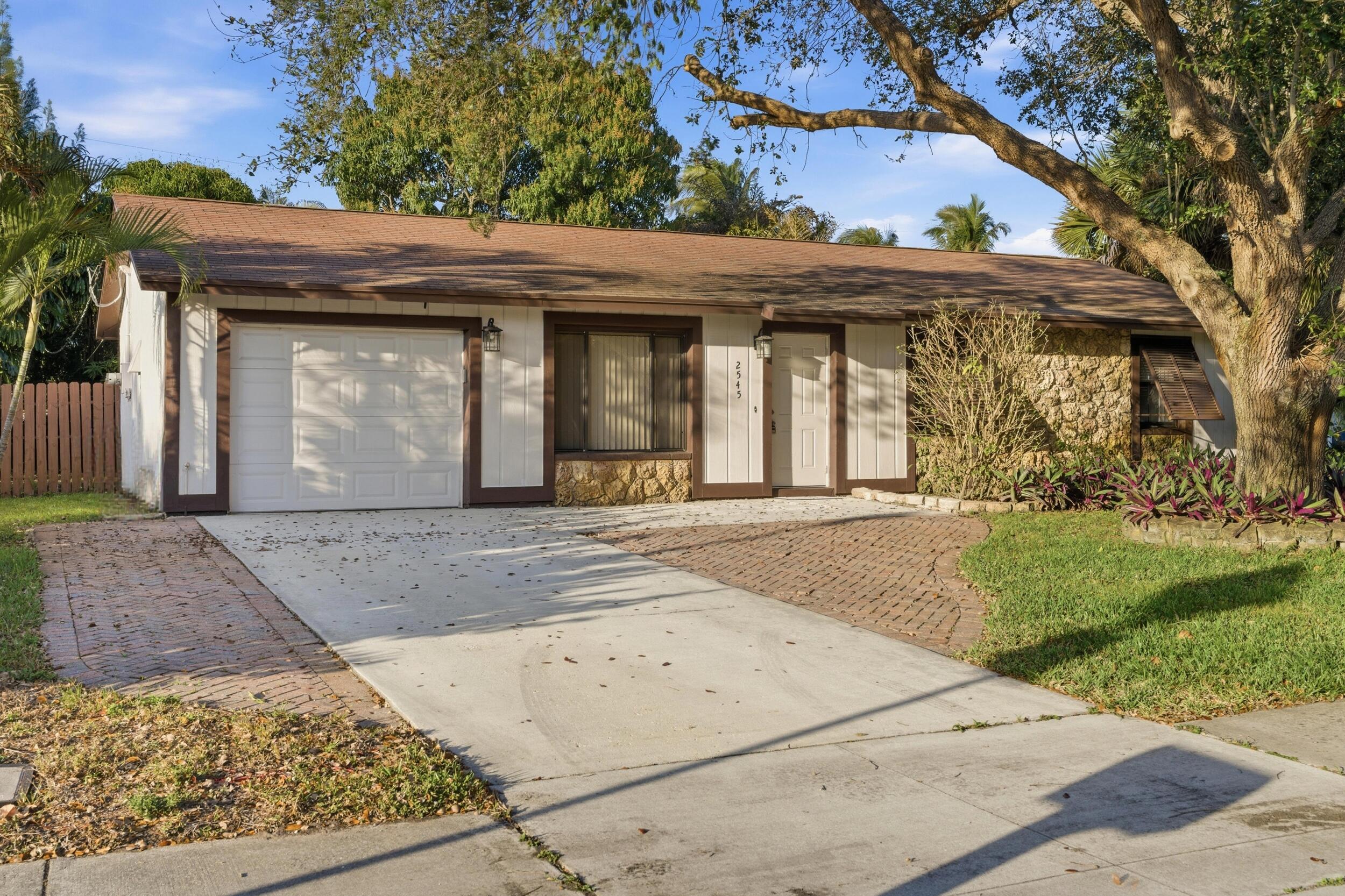 LAKE PARK MANOR - Residential Lease