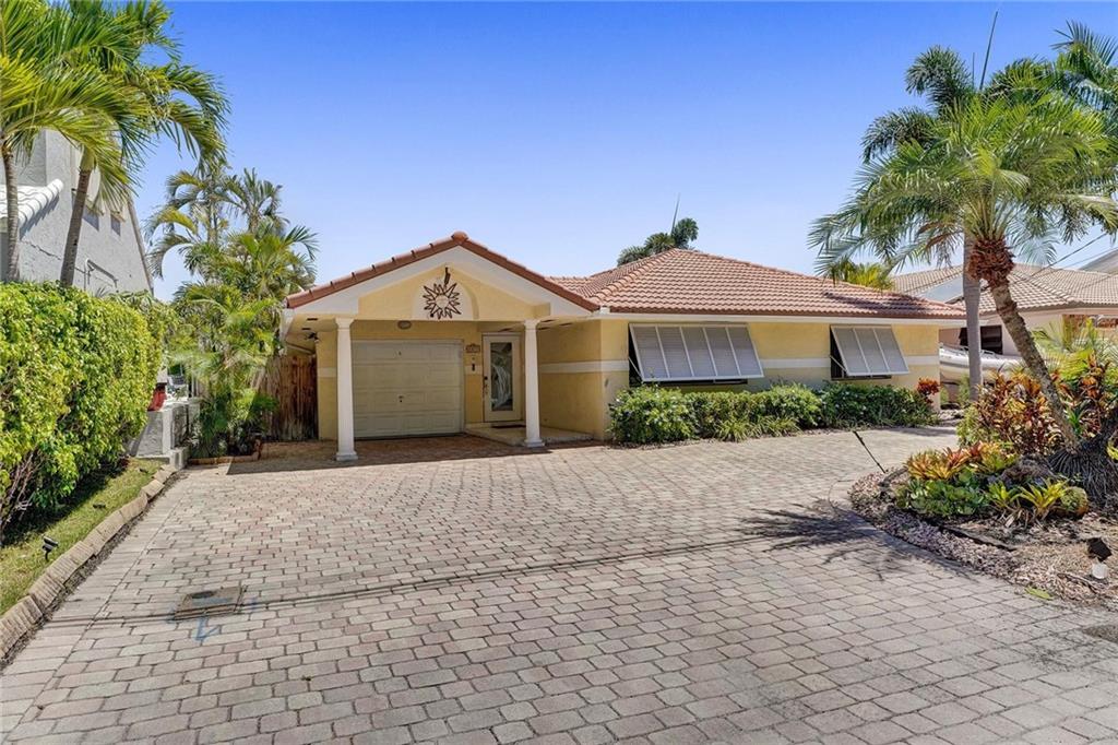 Photo of 2377 SE 15th St St, Pompano Beach, FL 33062 (MLS # F10341218)