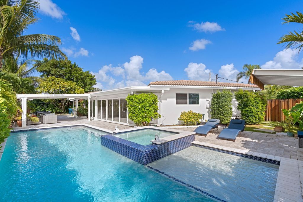 Photo of 391 SE 7th Avenue, Pompano Beach, FL 33060 (MLS # B26037446)