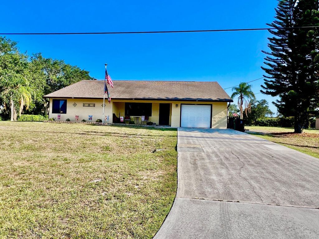 Photo of 2580 SW Bayshore Boulevard, Port Saint Lucie, FL 34984 (MLS # R10985824)