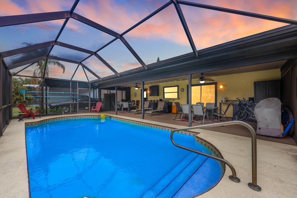 Photo of 2580 SW Bayshore Boulevard, Port Saint Lucie, FL 34984 (MLS # R10985824)