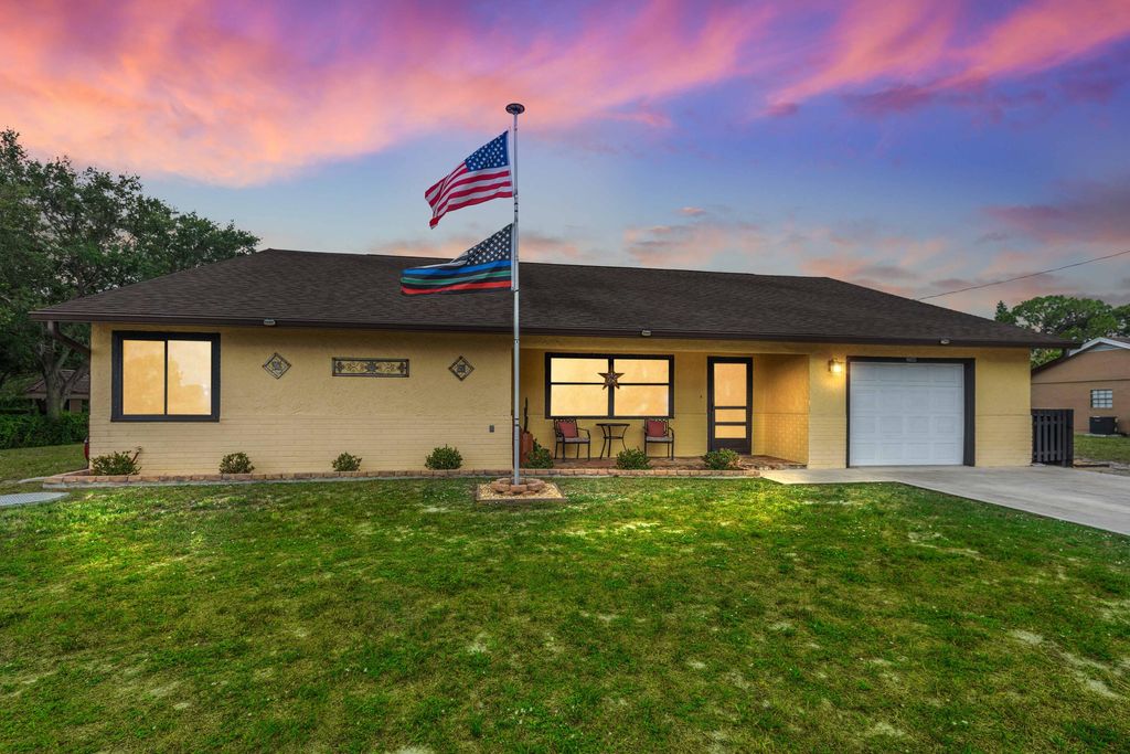 Photo of 2580 SW Bayshore Boulevard, Port Saint Lucie, FL 34984 (MLS # R10985824)