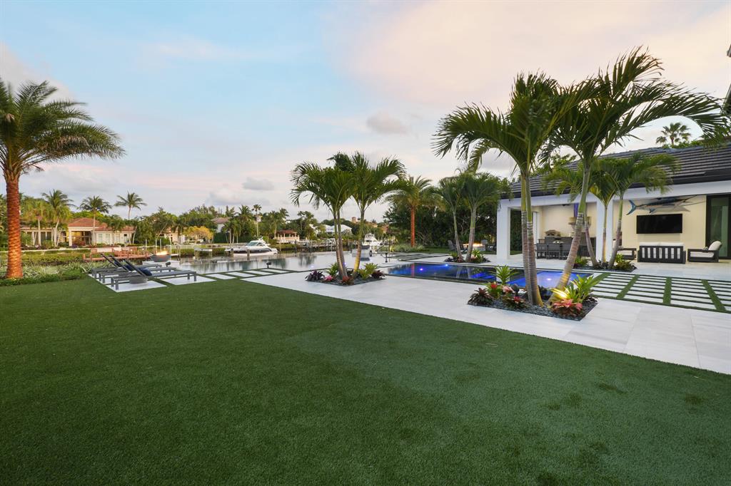 ADMIRALS COVE - Residential