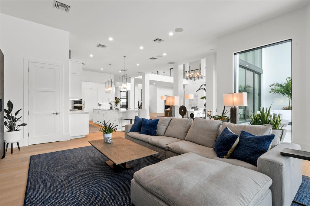 ADMIRALS COVE - Residential