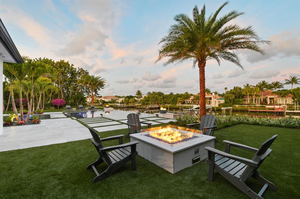 ADMIRALS COVE - Residential