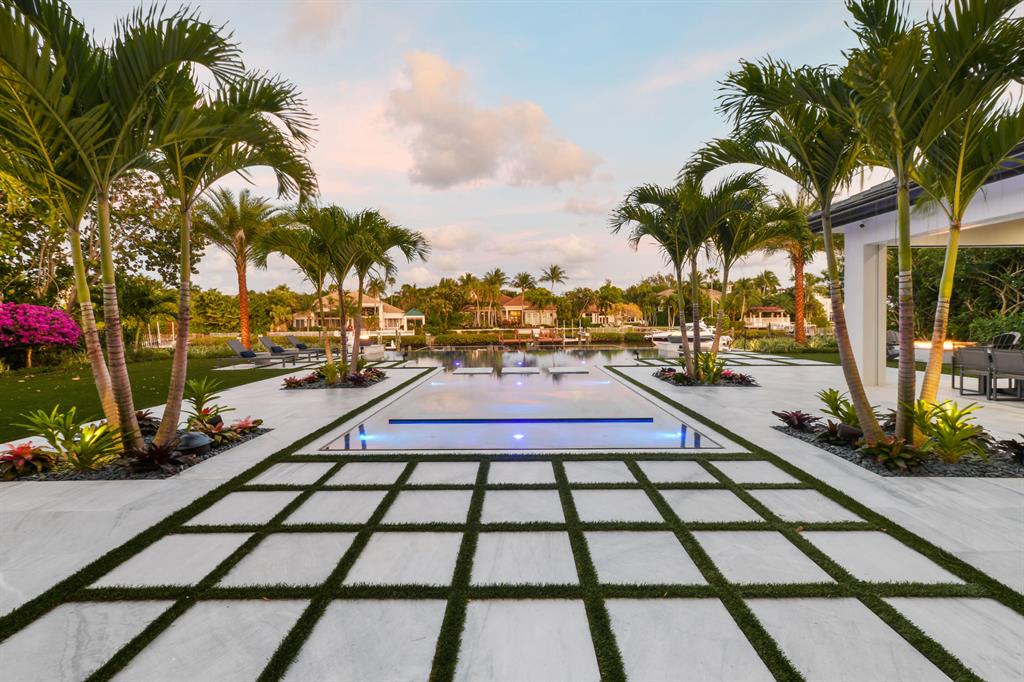 ADMIRALS COVE - Residential