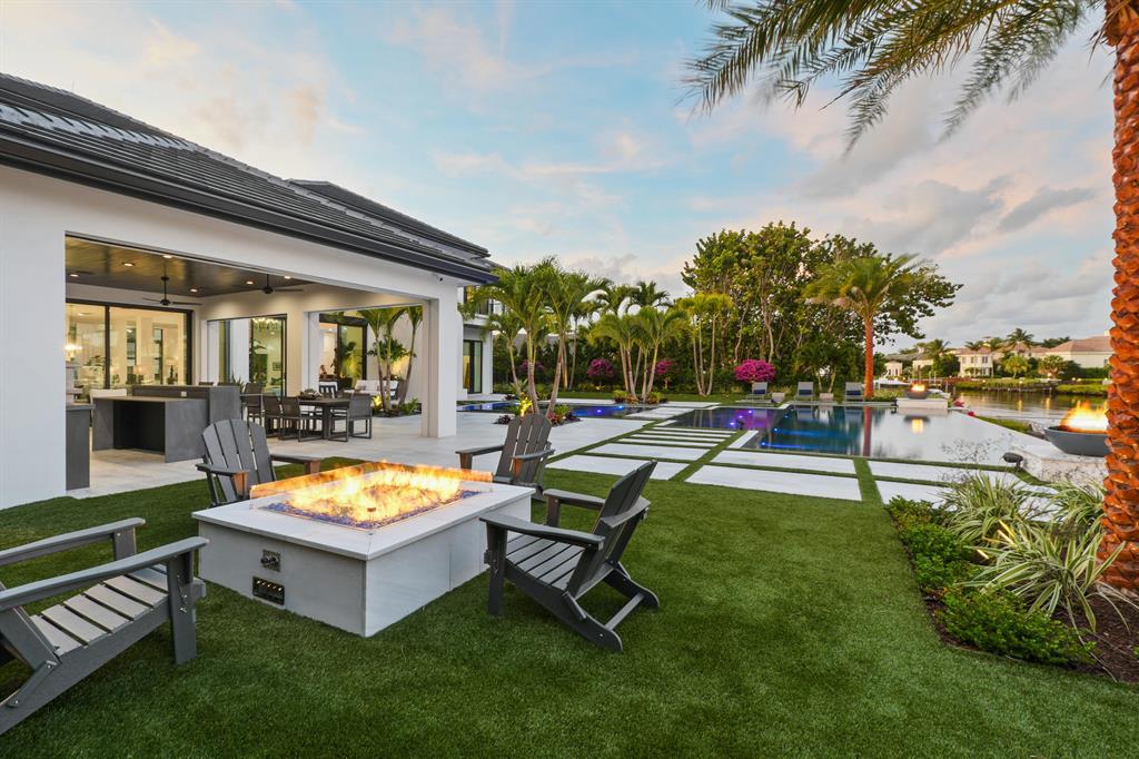 ADMIRALS COVE - Residential