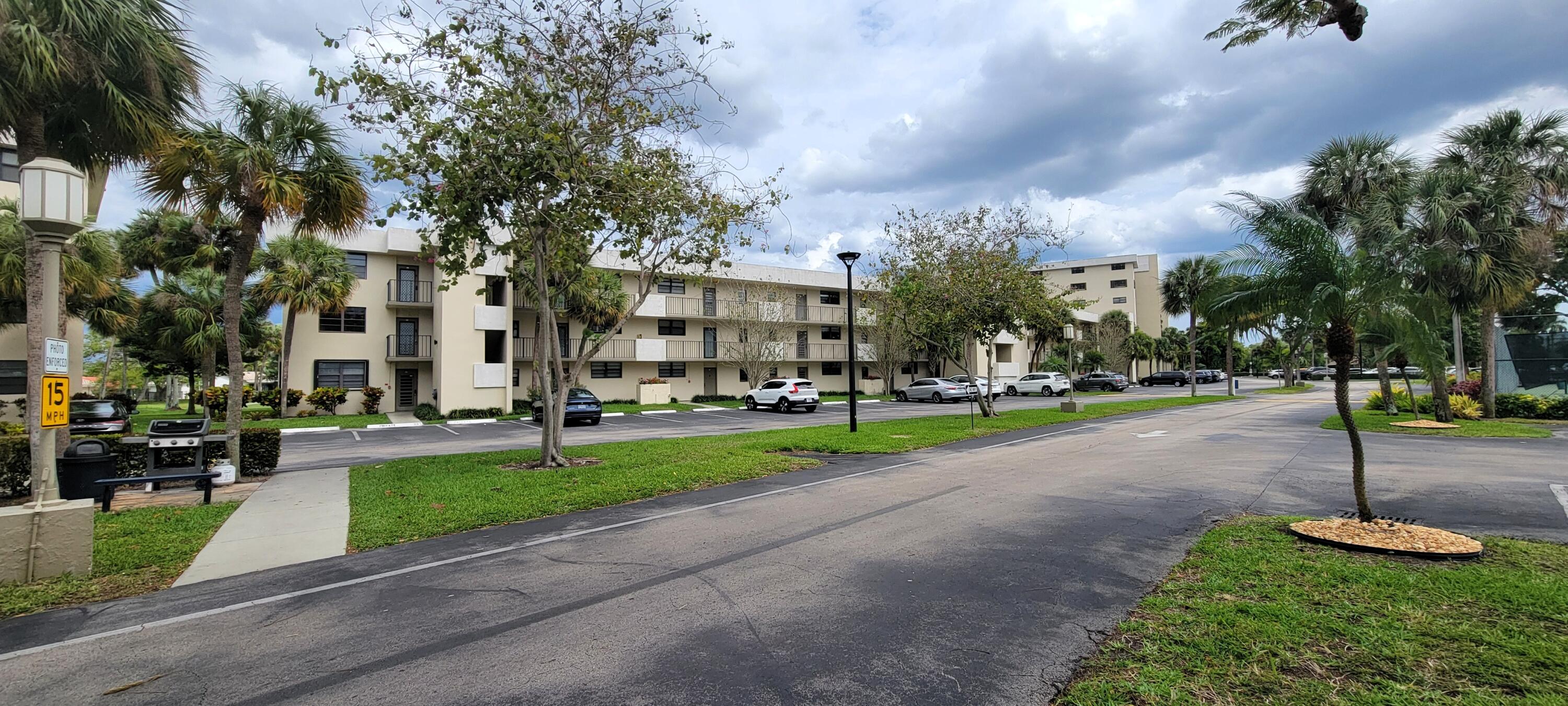 DEER CREEK COUNTRY CLUB - Residential