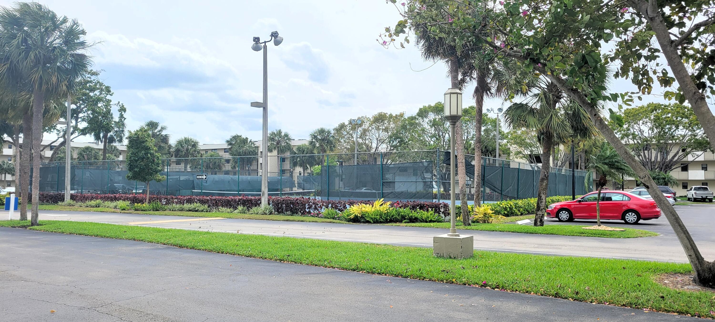 DEER CREEK COUNTRY CLUB - Residential