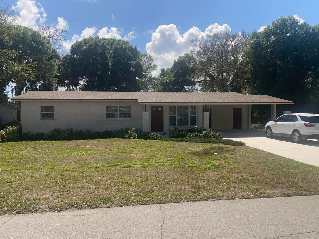 Photo of 1039 Trinidad Avenue, Fort Pierce, FL 34982 (MLS # R10781633)