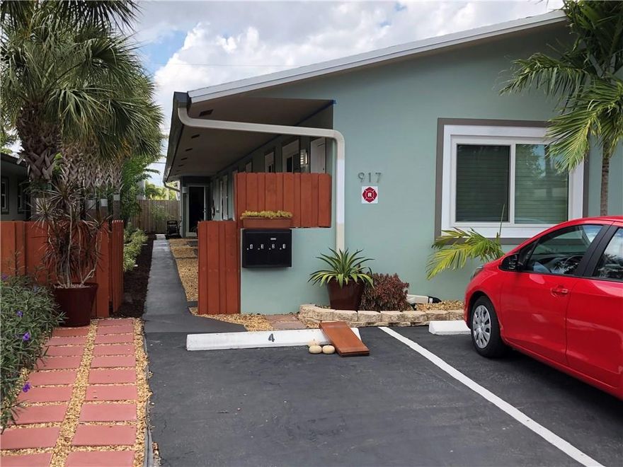 Location is everything, Just steps from Wilton Drive this 2 bedroom 1 bath end unit in a fourplex is cozy and comfy. Nice living space and privacy with deck out the back. Walk to Publix and Wilton Night life. Hurry this will go fast!
