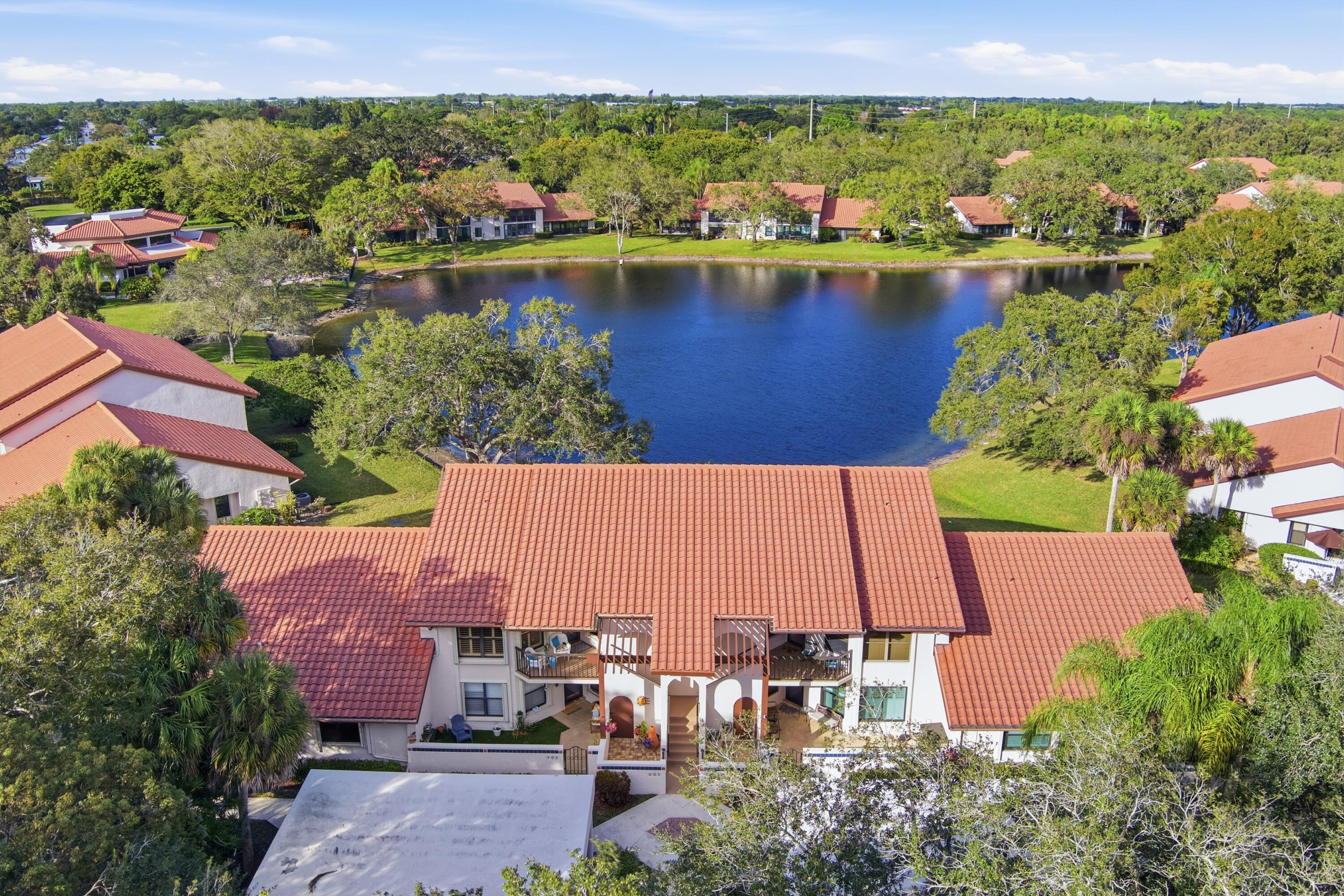 6100 SE Martinique Drive 201