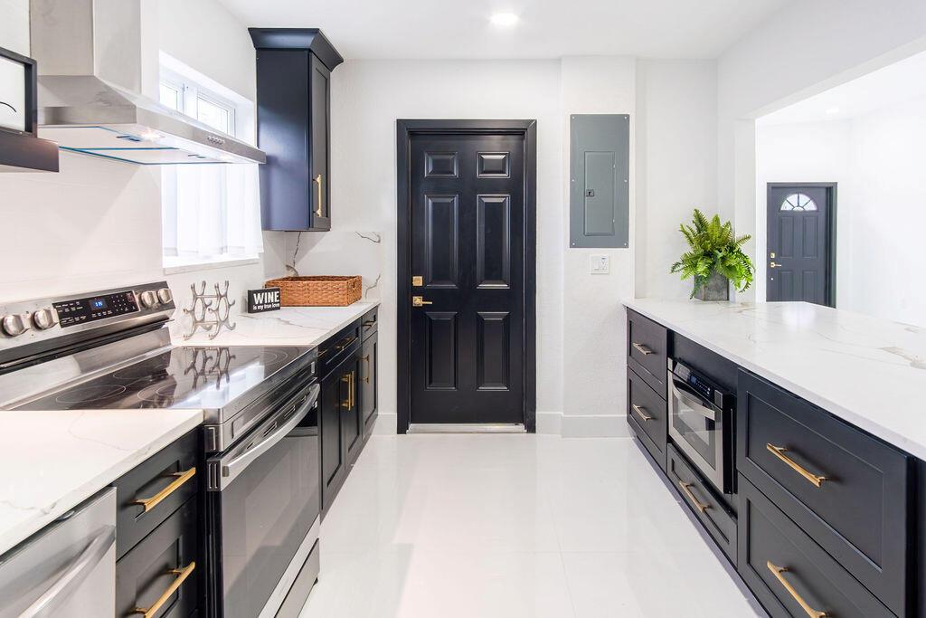 HOLLYWOOD HEIGHTS ESTATES - Residential