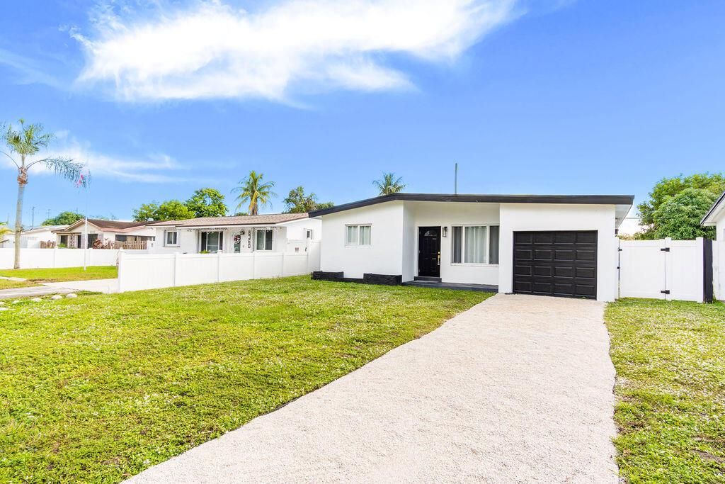 Photo of 6370 Plunkett Street, Hollywood, FL 33023 (MLS # R11146969)