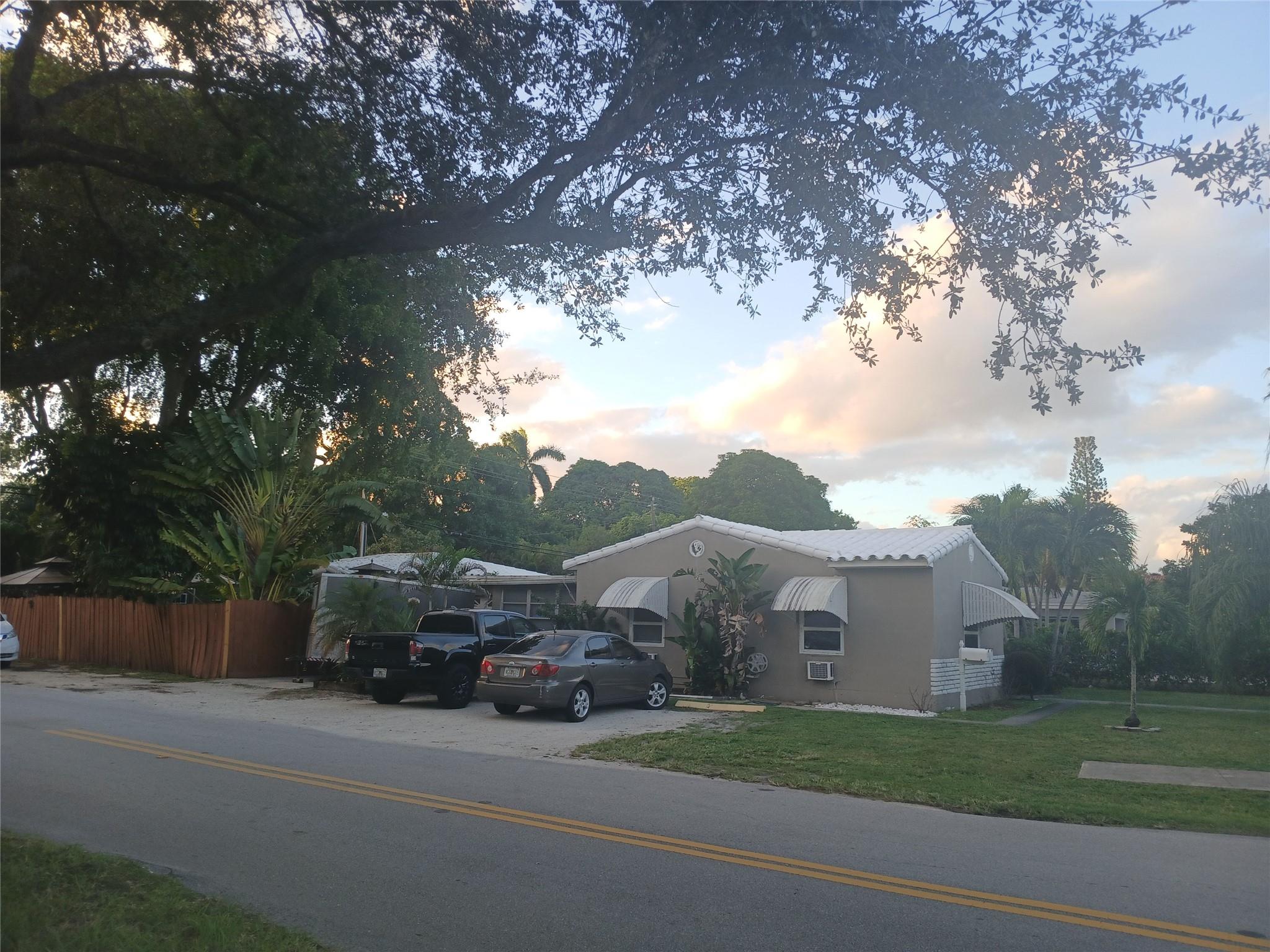 1246 SW 4