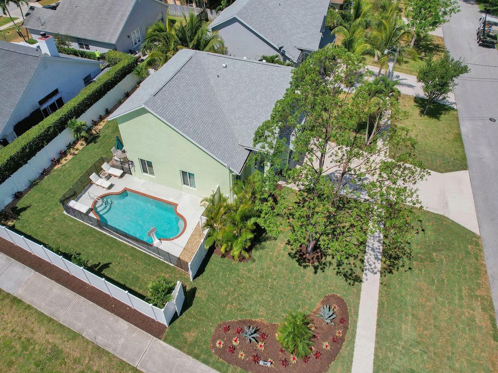 Photo of 6060 Drake Street, Jupiter, FL 33458 (MLS # R10982964)