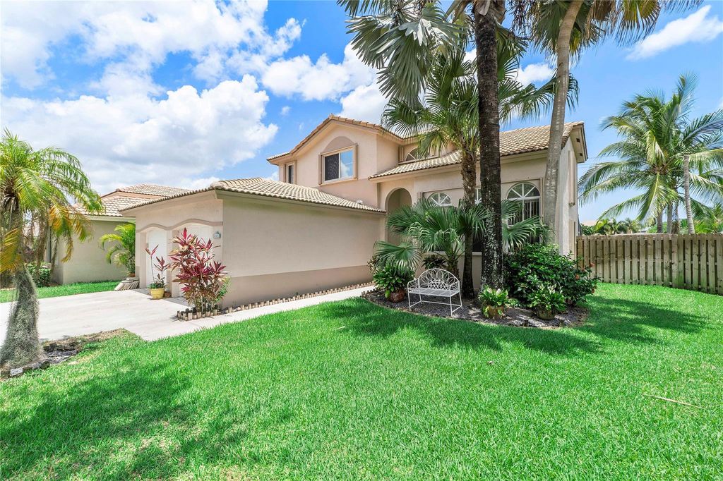Photo of 466 E Royal Cove Circle, Davie, FL 33325 (MLS # F10538776)