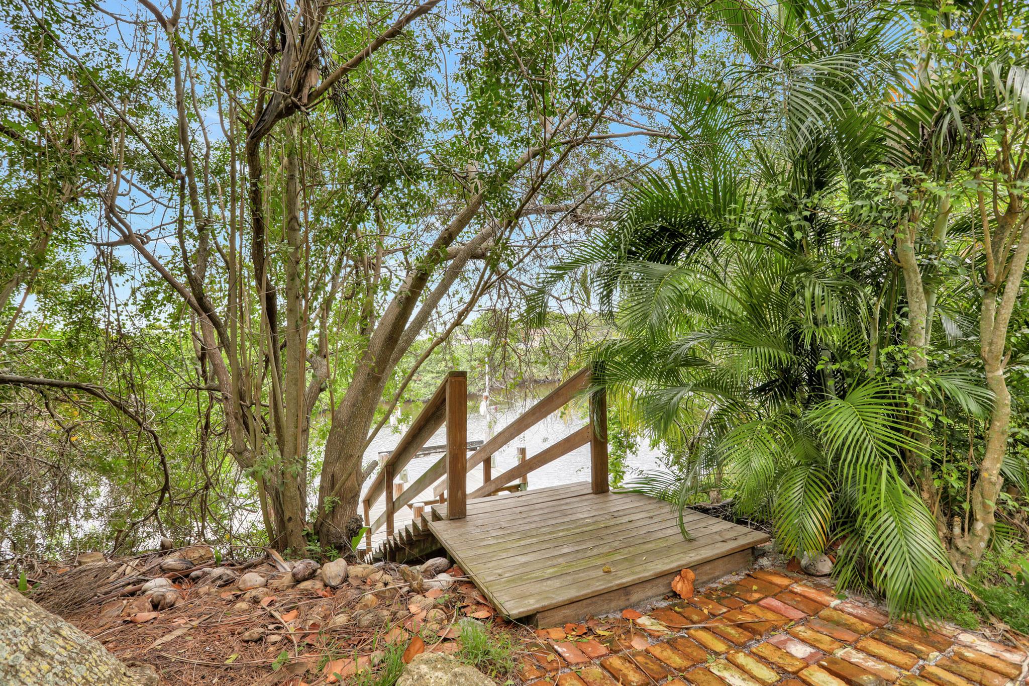 PALM BEACH FARMS CO 10 - Residential