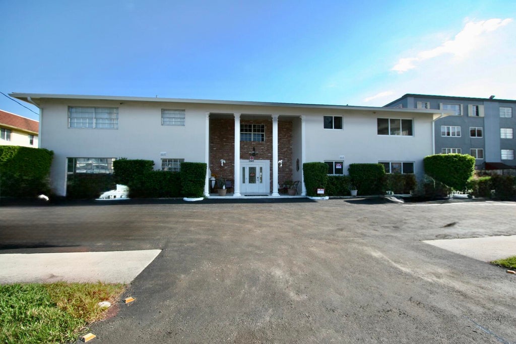 Photo of 1040 CRYSTAL LAKE Drive #1, Deerfield Beach, FL 33064 (MLS # B26080162)
